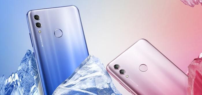Honor 10 Lite_Midnight Black_lifestyle_2.jpg?itok=Xq6iV8fx